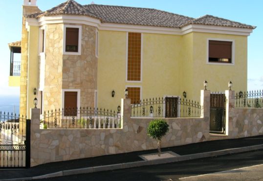 Spacious mansion with panoramic views