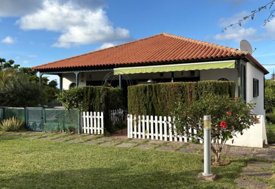 Corner flat with garden and terrace in a desirable residential area