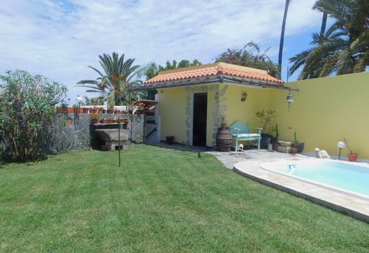 Spacious chalet with pool and panoramic views