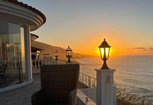 Impressive flat on the seafront