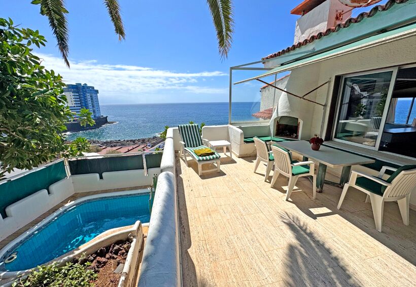 Chalet in an unrivalled location right by the sea