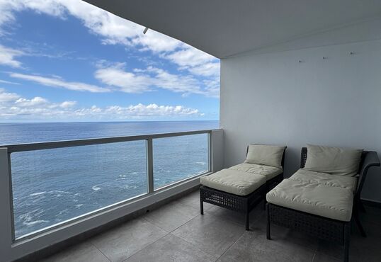 Modern flat in a spectacular seaside location
