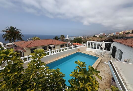 Semi detached house with sea views and pool