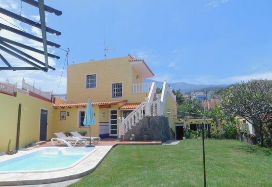 Spacious chalet with pool and panoramic views