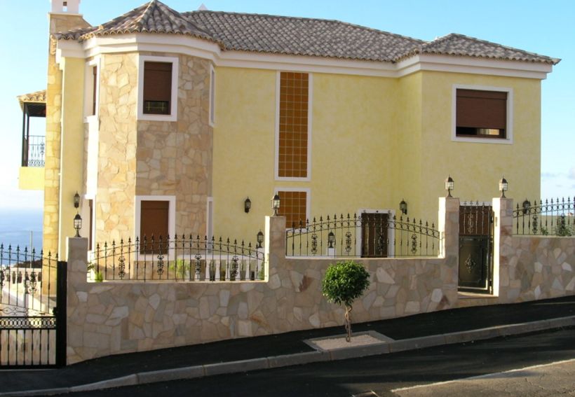 Spacious mansion with panoramic views