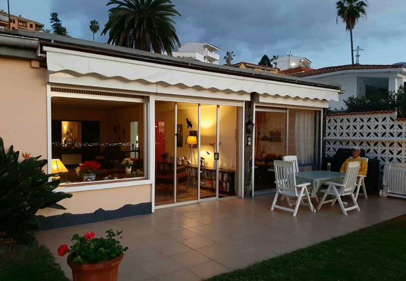 Spacious Bungalow with garden and sea views