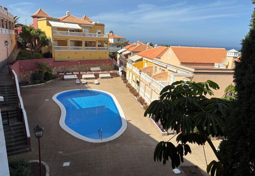 Corner flat with large terrace near the beach