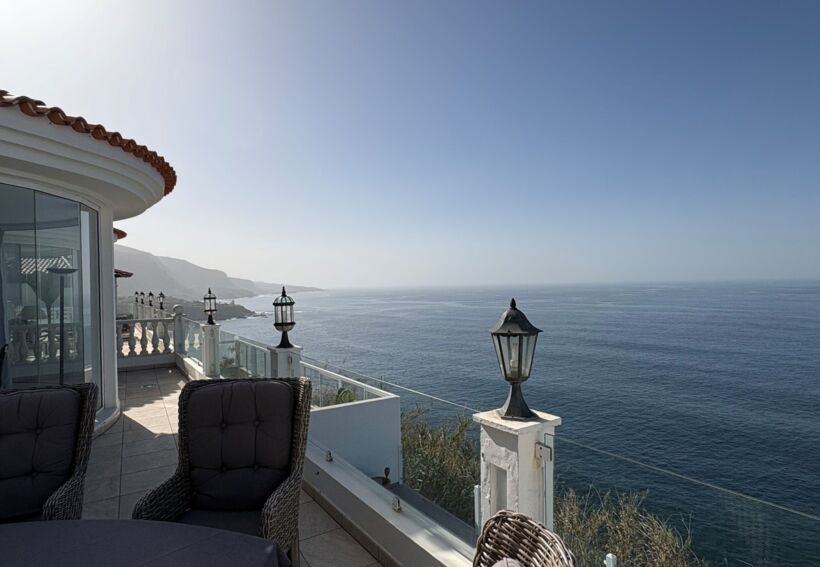 Impressive flat on the seafront