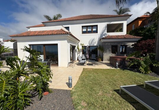 A villa of the highest quality and Facilities in a panoramic location