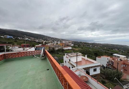 Enormous house with panoramic views