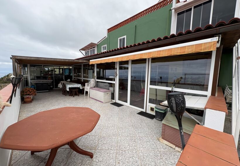 Enormous house with panoramic views