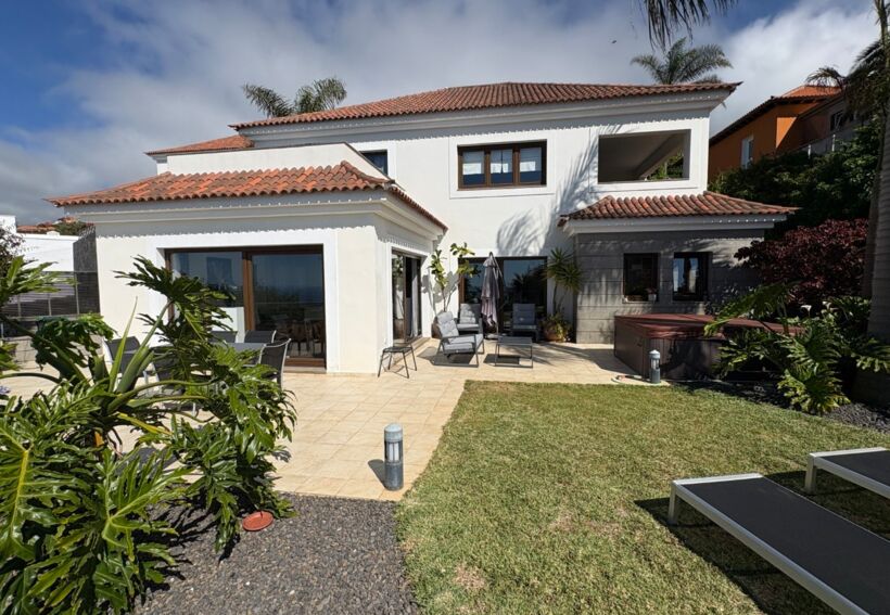 A villa of the highest quality and Facilities in a panoramic location