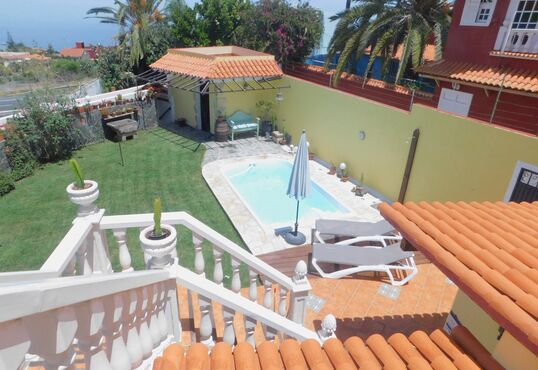 Spacious chalet with pool and panoramic views