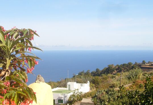 Enchanting finca with impressing views
