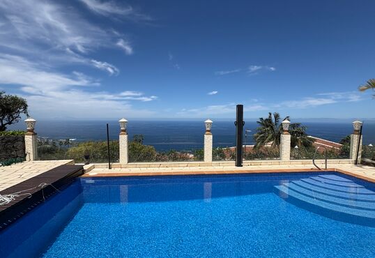 Exclusive villa with guest house in a panoramic location