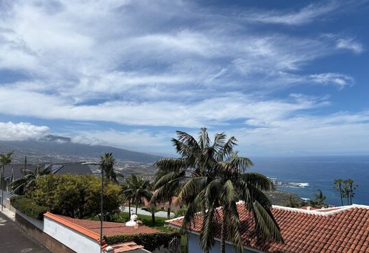 Exclusive villa with guest house in a panoramic location