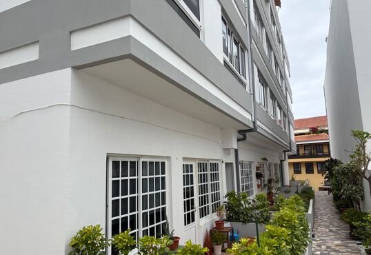 Central flat with two terraces and sea views