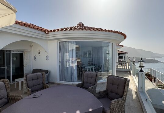 Impressive flat on the seafront