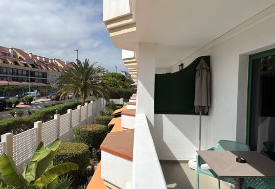 Sunny flat with pool and mountain views