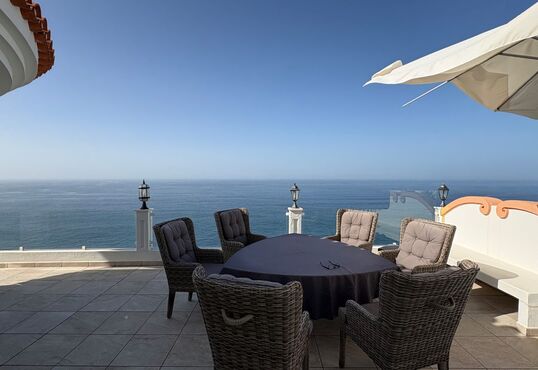 Impressive flat on the seafront